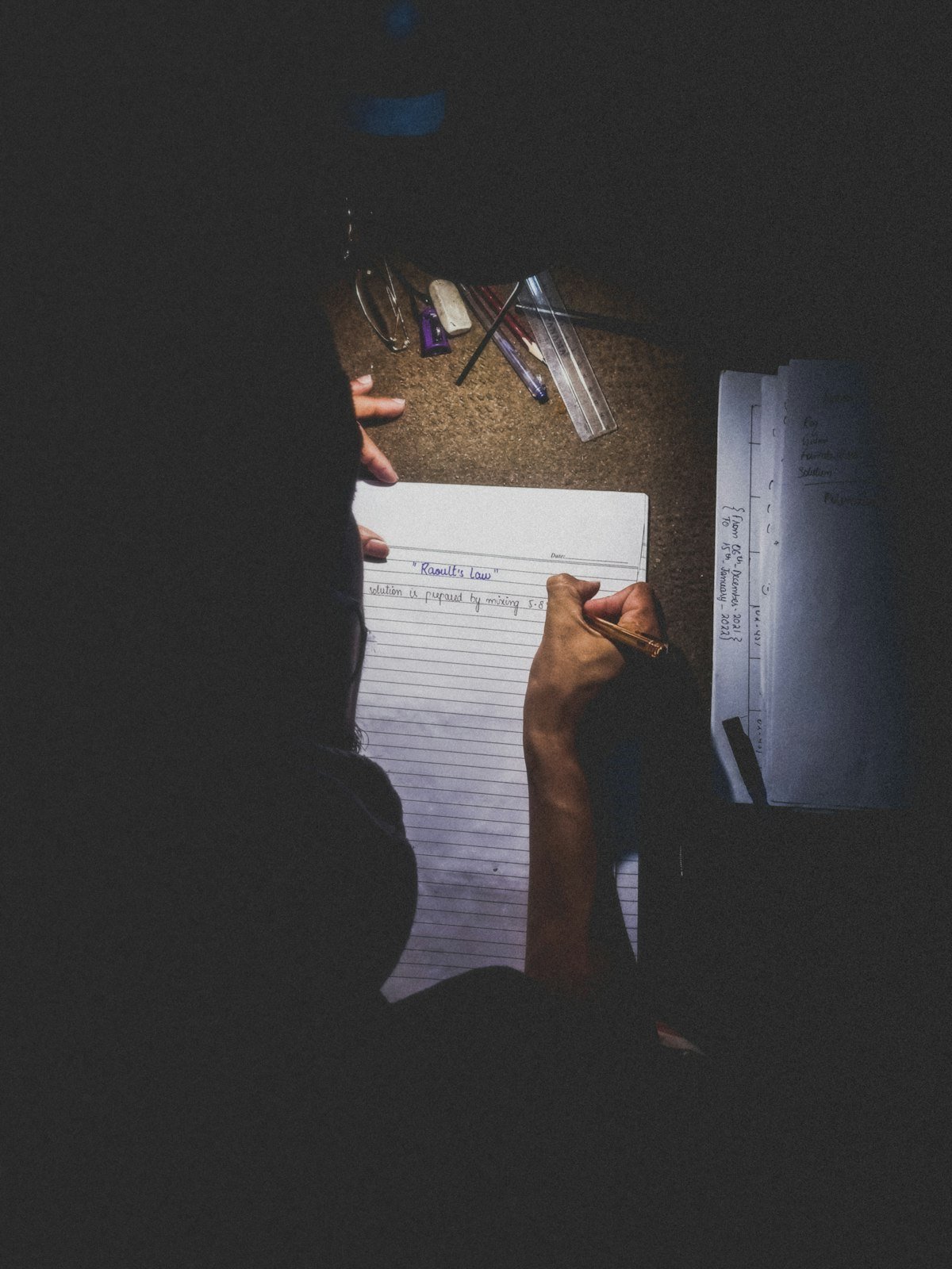 Student practising for an English test – IELTS vs PTE vs TOEFL comparison